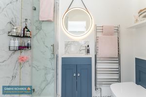 En-suite- click for photo gallery